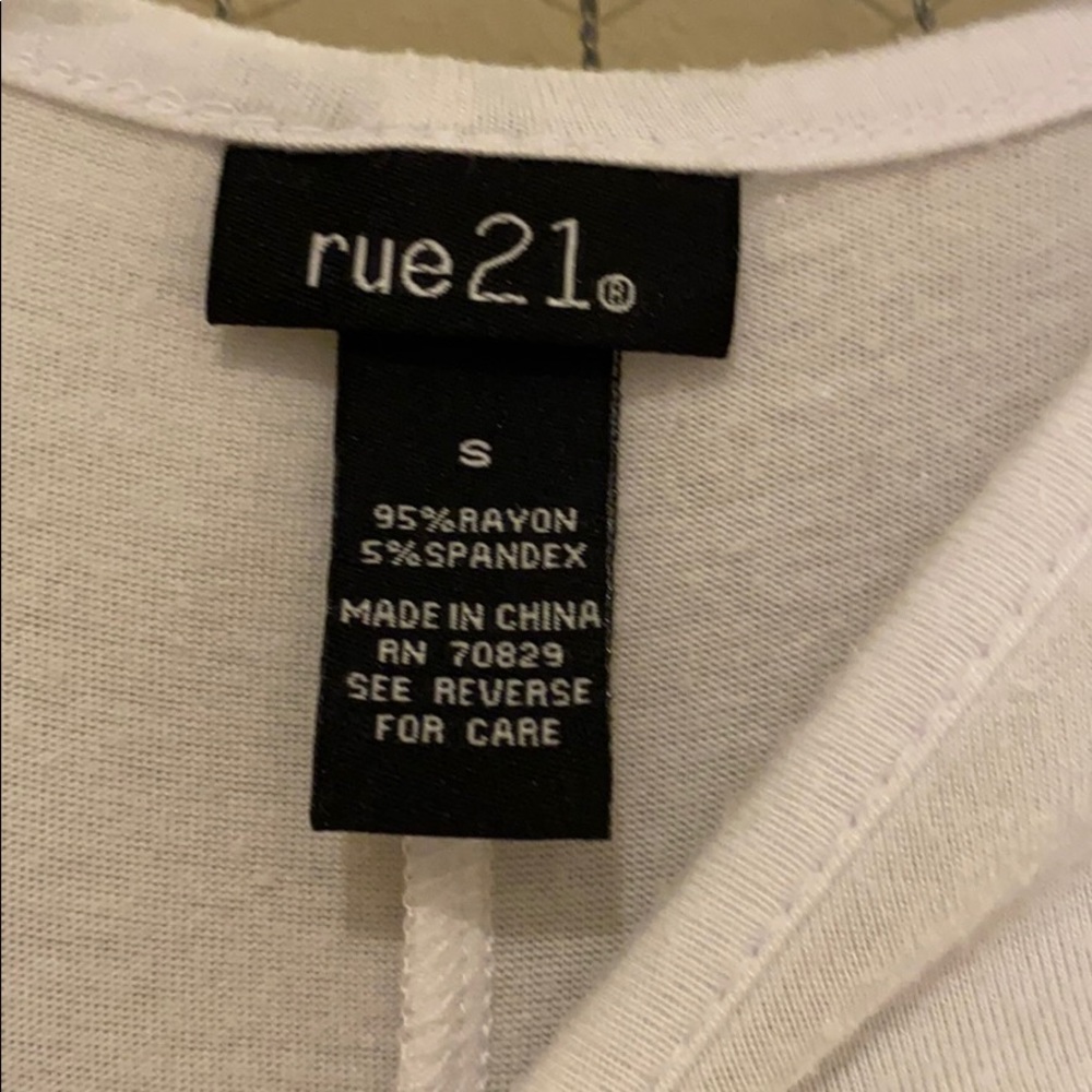 White top! - Picture 2 of 5